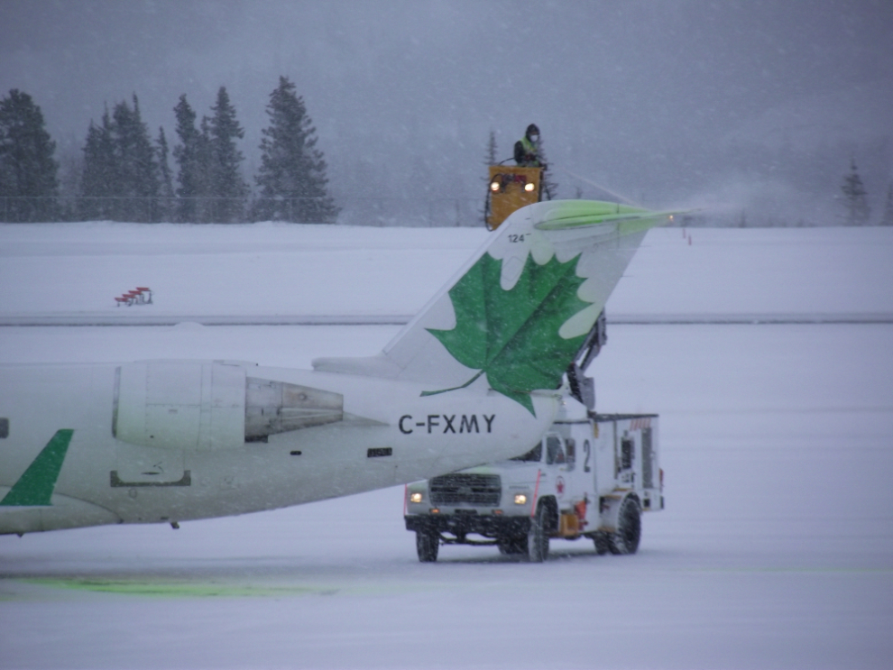 Jazz CL600 C-FXMY being de-iced at Whitehorse, Yukon