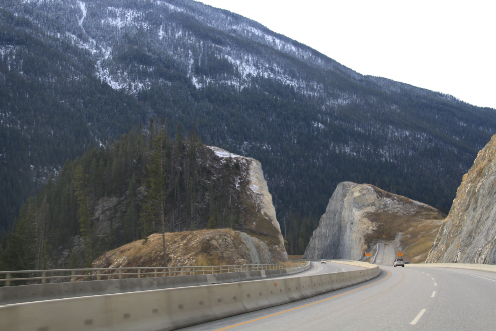 Rock cut, Kicking Horse Canyon