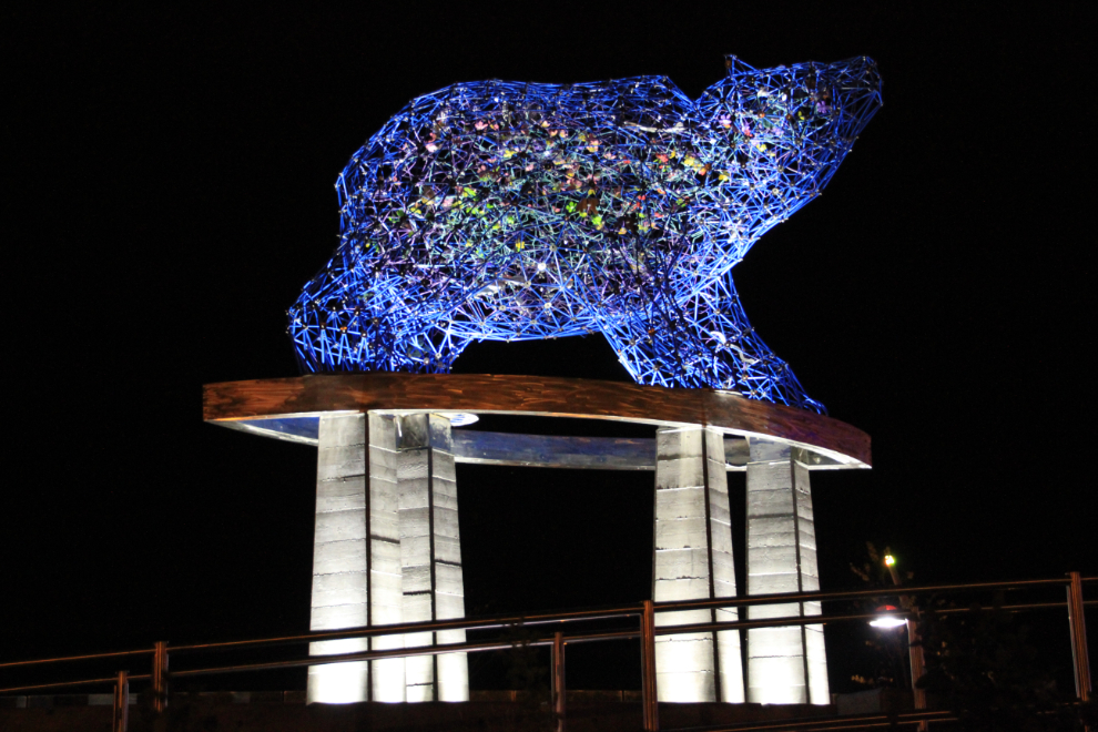 Kelowna's grizzly sculpture by Brower Hatcher