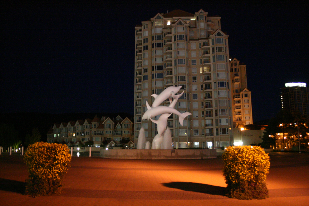 Kelowna - dolphin statue