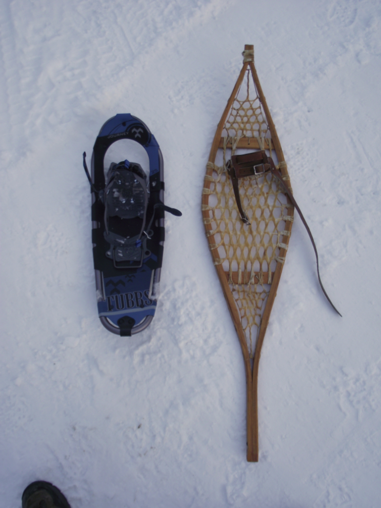 Snowshoe comparison - Tradition bent-wood vs Hi-tech Tubbs Journey