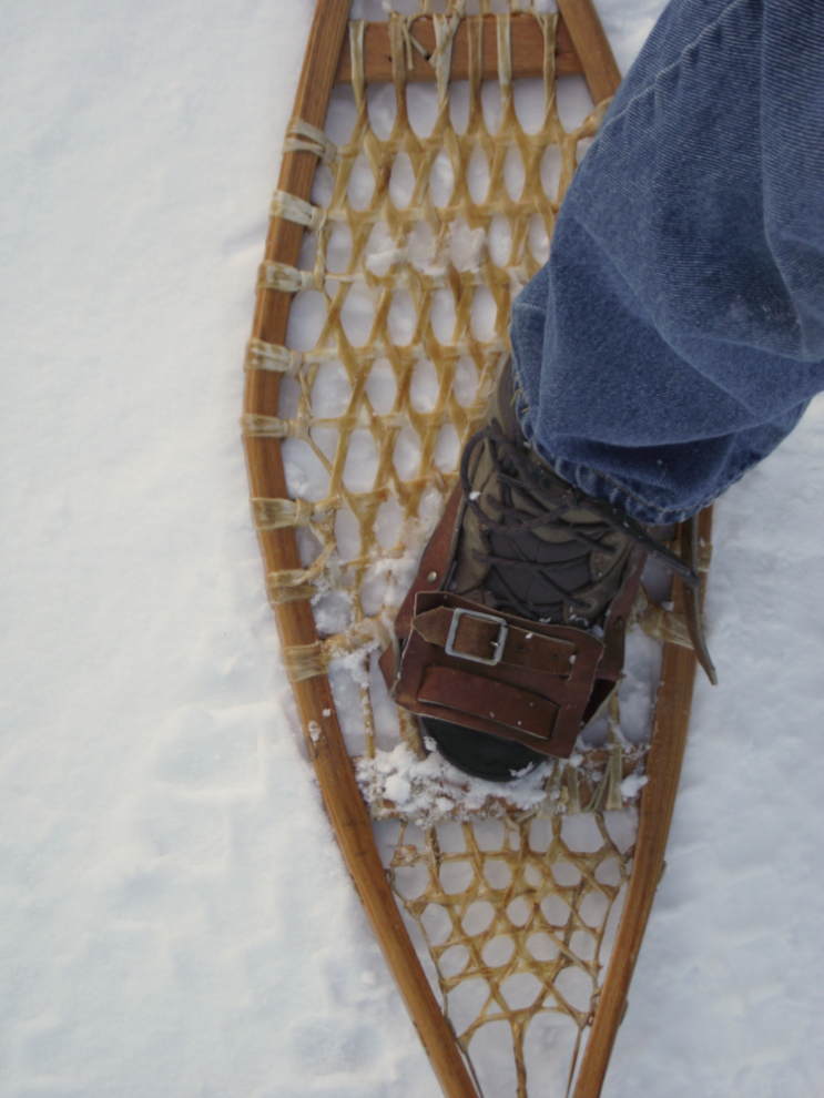 Snowshoe comparison - Tradition bent-wood vs Hi-tech Tubbs Journey