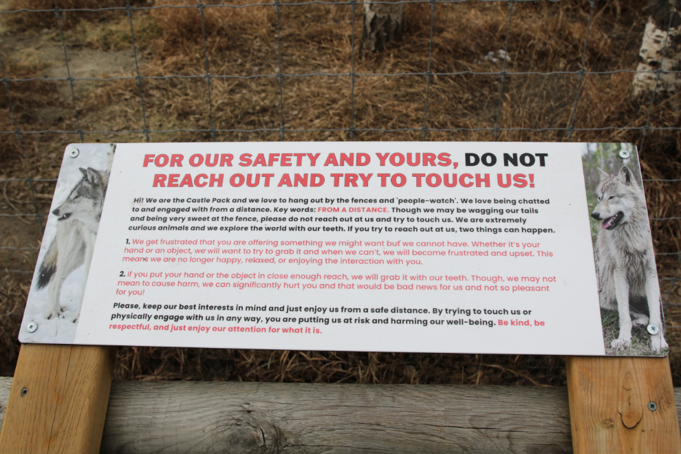 Warning sign at Yamnuska Wolfdog Sanctuary, Alberta