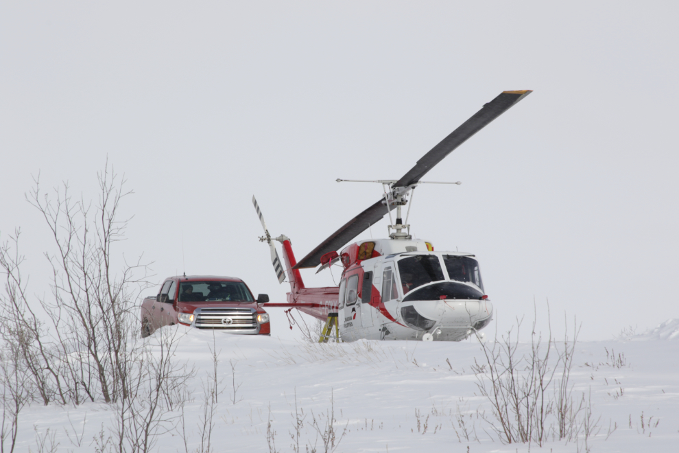 Canadian Helicopters' 1977 Bell 212 C-FOKV at Tuktoyaktuk, NWT.