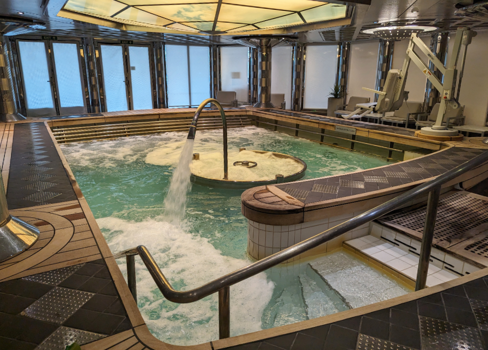 The therapy pool on the cruise ship Nieuw Amsterdam.