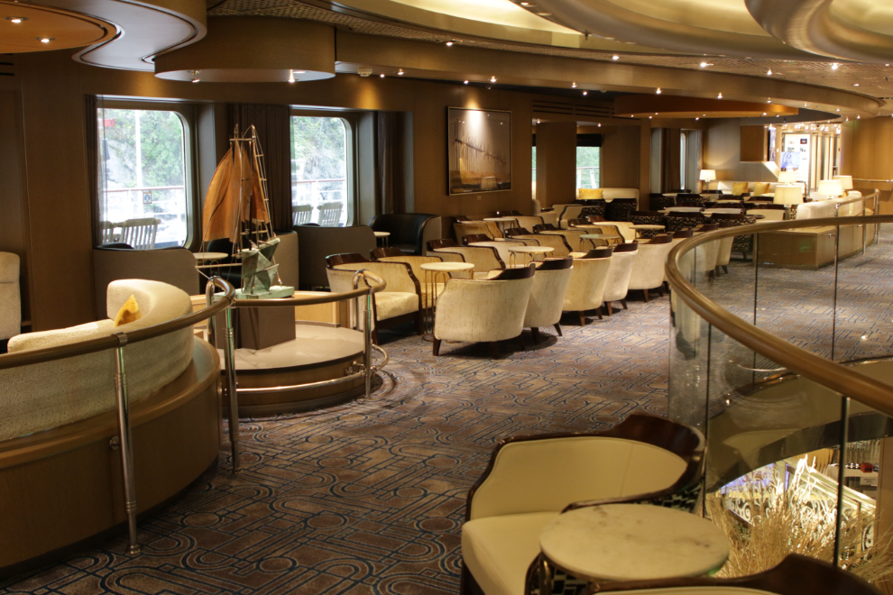 The Ocean Bar on Deck 3 of the cruise ship Nieuw Amsterdam.
