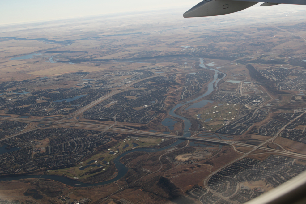 Departing from Calgary in Horizon Air's 2023 Embraer ERJ-175, N656QX.