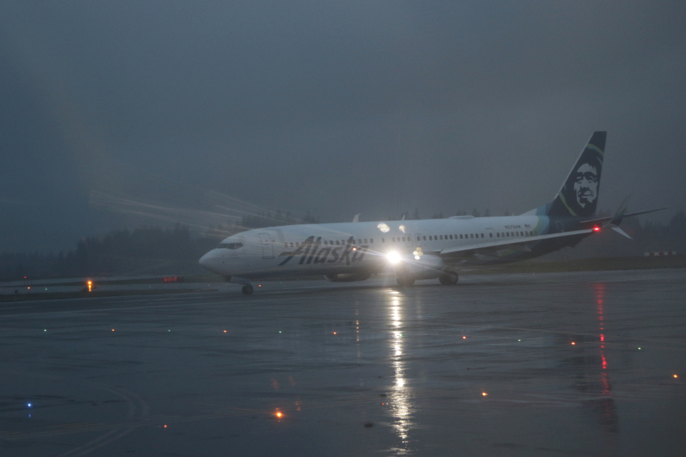 Alaska Airlines Boeing 737 ready for take-off at rainy Sea-Tac.