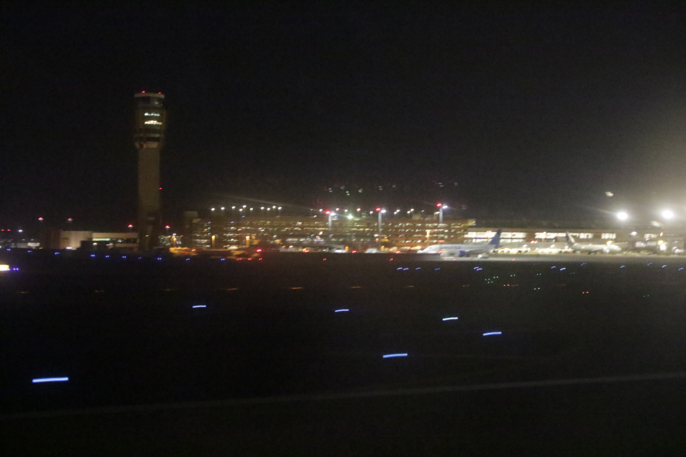 Night arrival at Phoenix airport (PHX).