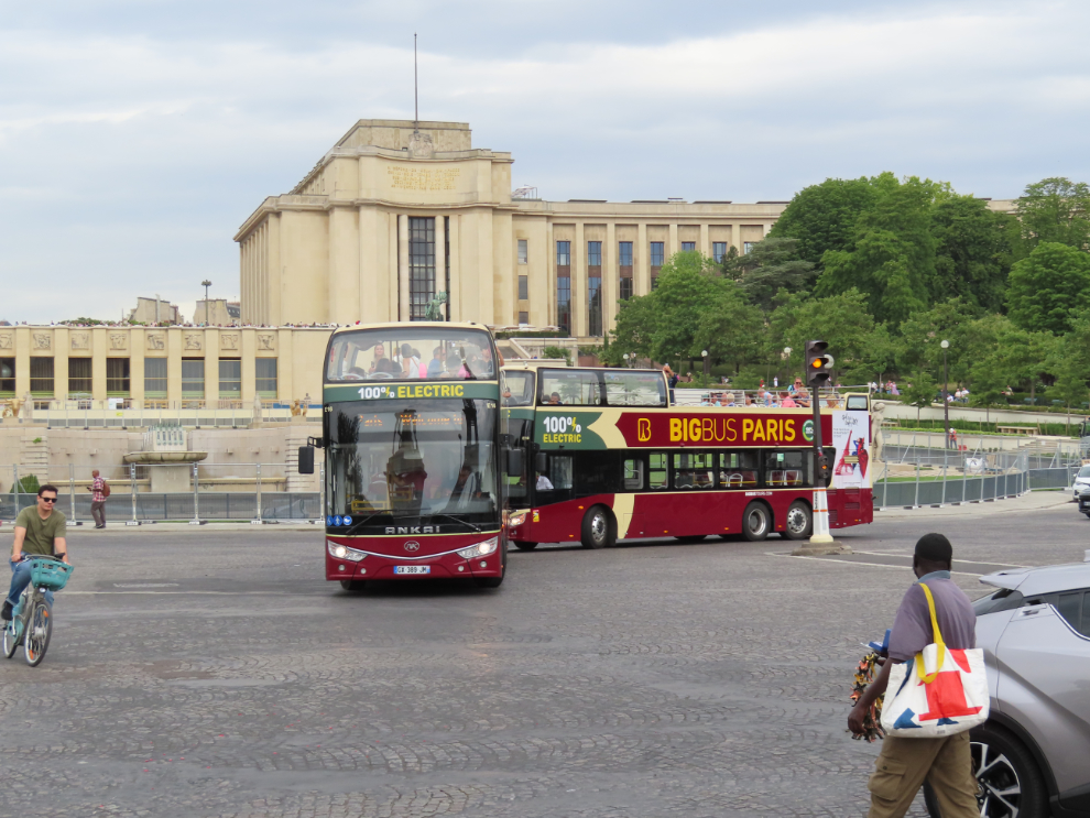 Big Bus Paris - HoHo touring.