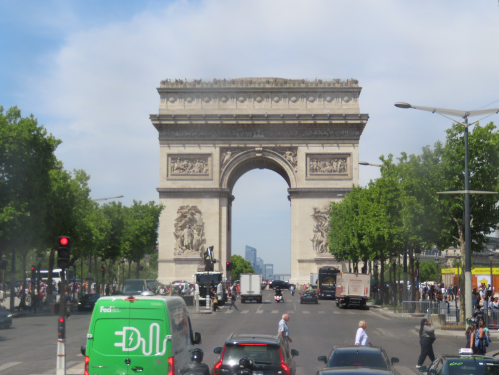Exploring Paris: the Arc de Triomphe.