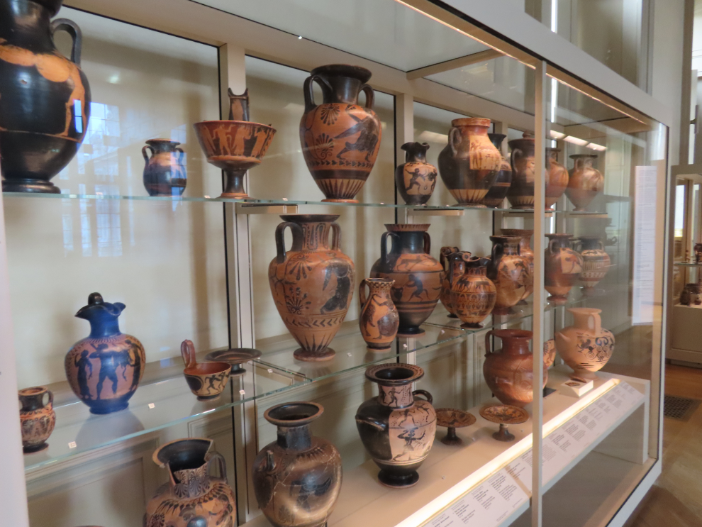 A case of Etruscan pseudo-red-figure vases from 480-450 BC, at the Louvre Museum in Paris.