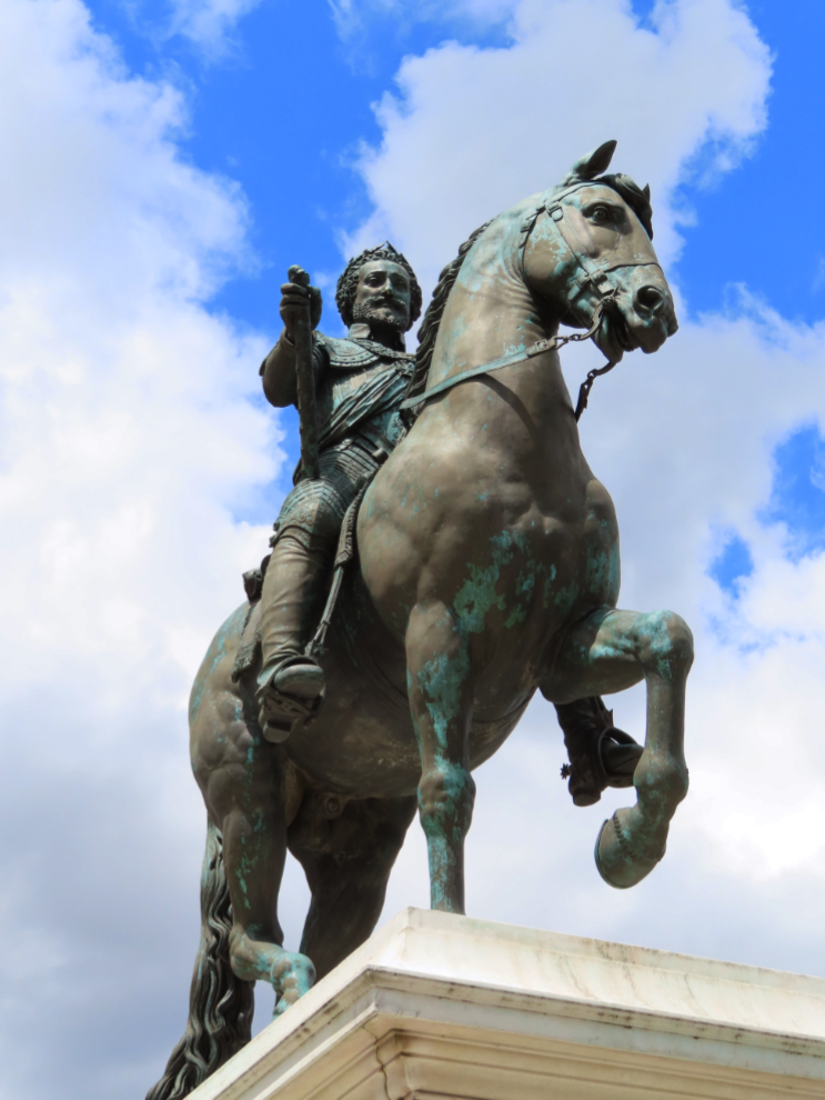 At the Pont Neuf is an imposing statue of Henry IV, the king of France from 1589 to 1610, on horseback.