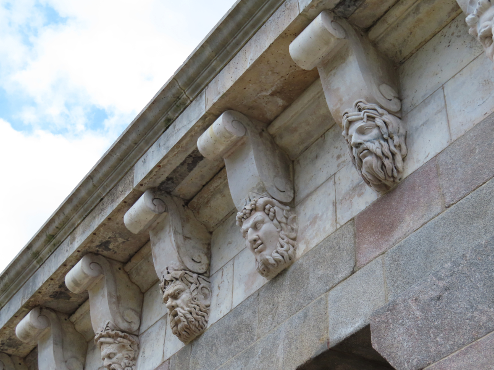 The original mascarons of Pont Neuf, 381 of them, each different, are attributed to French Renaissance sculptor Germain Pilon, dating back to the late 16th century.