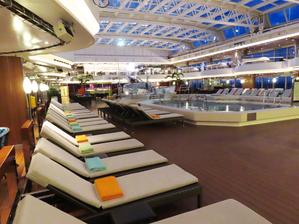 The pool and hot tub area on Deck 9 midship on the Holland America cruise ship Nieuw Statendam.