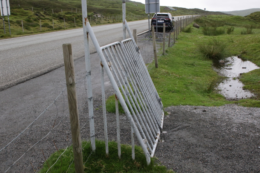 A self-closing gate at the lake Toftavatn at Runavik, Faroe Islands.