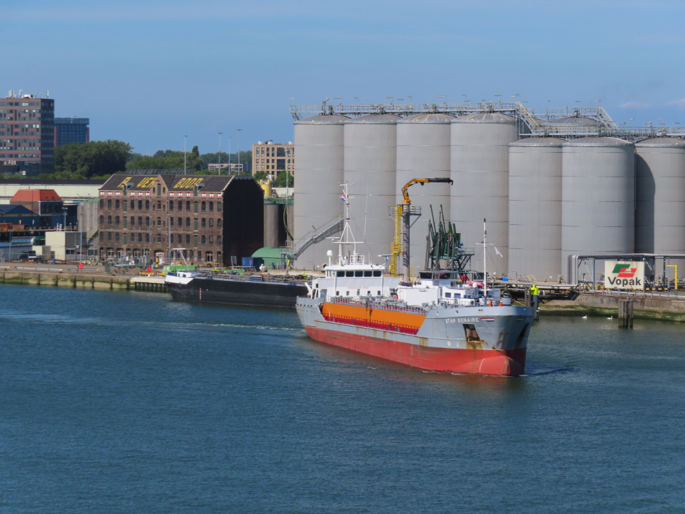 The Star Bonaire, an Edible Oil Tanker built in 1997, was just leaving her dock and heading down the Maas below Rotterdam.