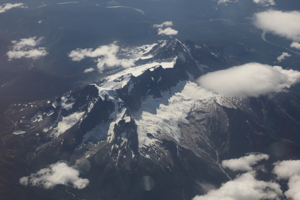 An aerial view of mountains and glaciers on a flight from Vancouver to Whitehorse.