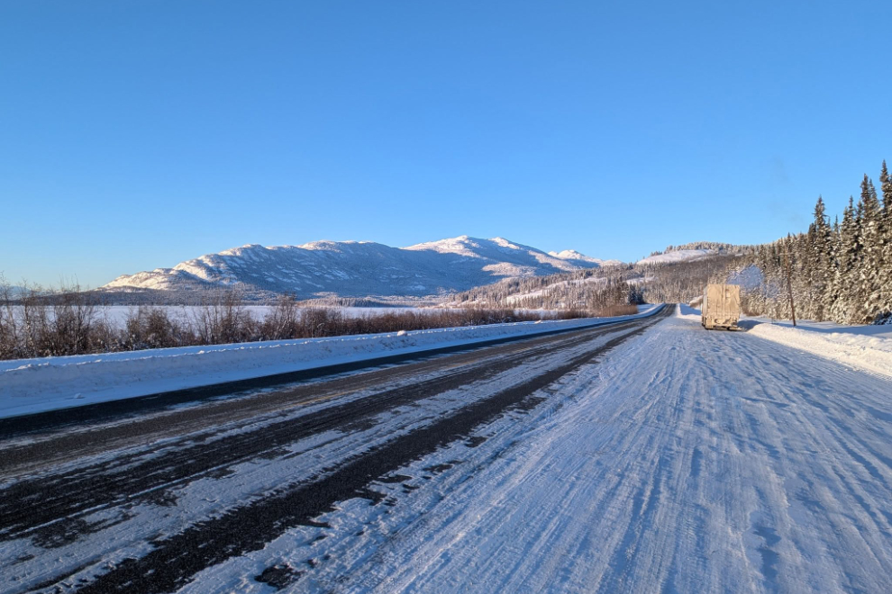 A spectacular day on the Alaska Highway along Marsh Lake, at -38C.