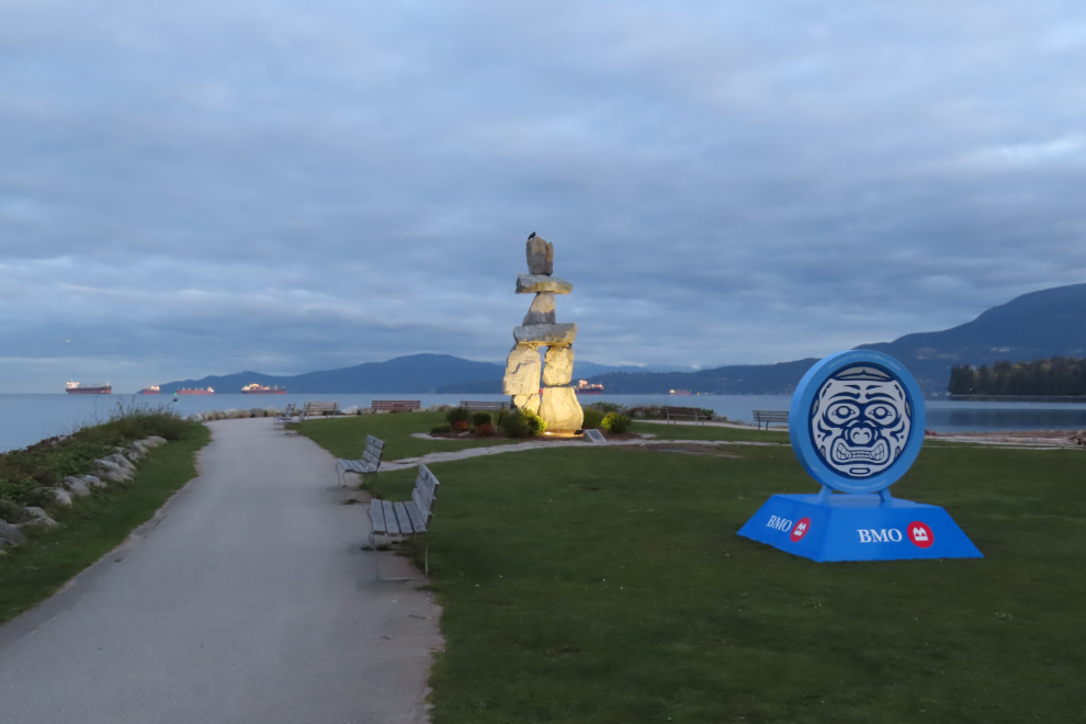 A very quiet walk along the English Bay seawall at Vancouver, at 06:00.