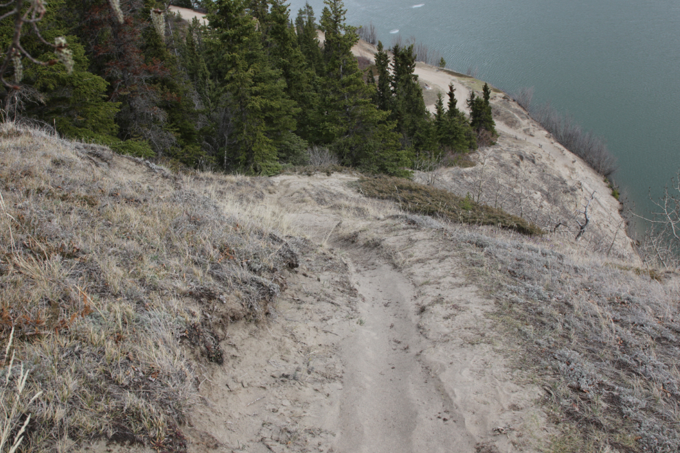A very steep trail drops down to Schwatka Lake.