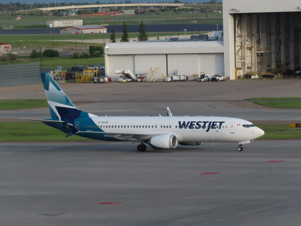 A Westjet Boeing 737 at YYC.